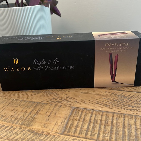 Wazor Hair Straightener | Style to Go - Picture 1 of 5